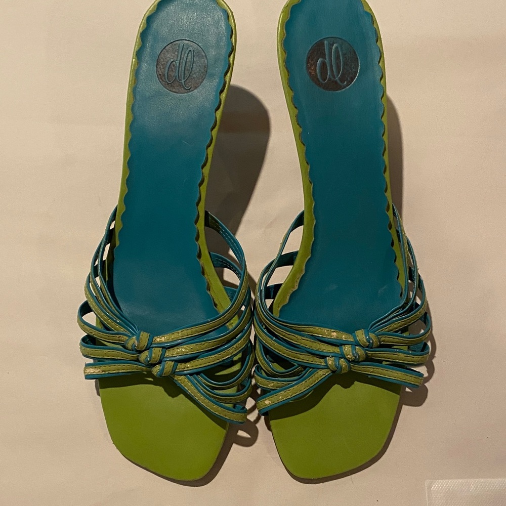 Stylish Green and Blue Knotted Strap Sandals size 10
527